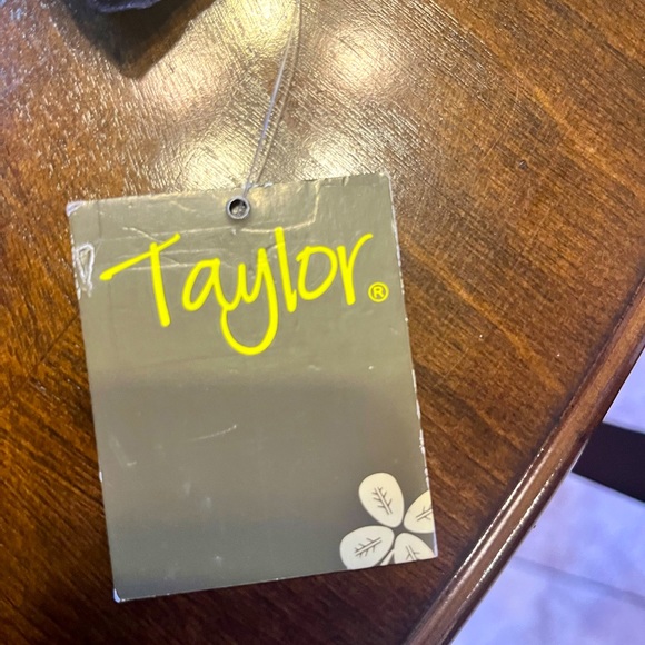 Taylor brand Dress - Picture 9 of 10